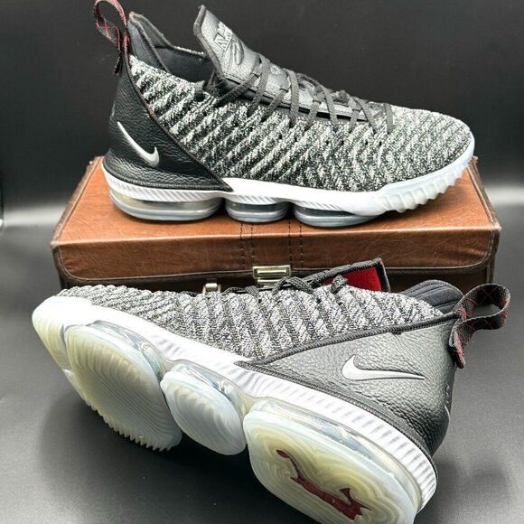 Nike LeBron 16 'Oreo' (2018) - Picture 1 of 13